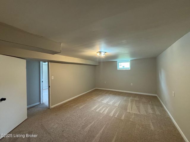 621 Jimwood Dr, Vine Grove, KY 40175