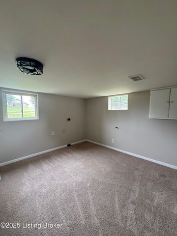 621 Jimwood Dr, Vine Grove, KY 40175