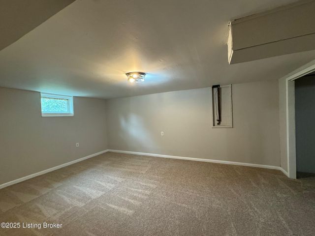 621 Jimwood Dr, Vine Grove, KY 40175