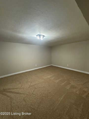 621 Jimwood Dr, Vine Grove, KY 40175