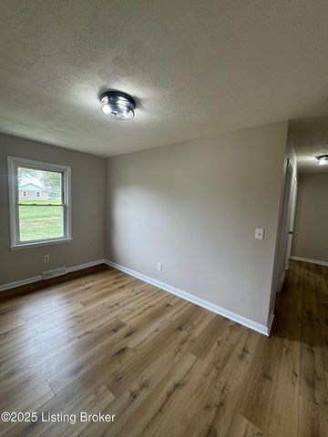 621 Jimwood Dr, Vine Grove, KY 40175