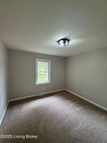 621 Jimwood Dr, Vine Grove, KY 40175