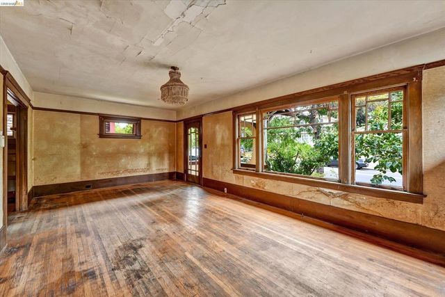 2219 Derby St, Berkeley, CA 94705