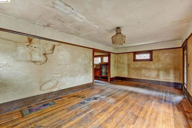 2219 Derby St, Berkeley, CA 94705