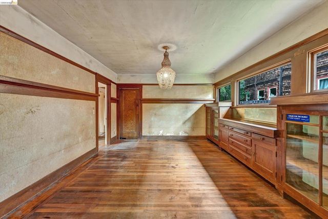 2219 Derby St, Berkeley, CA 94705