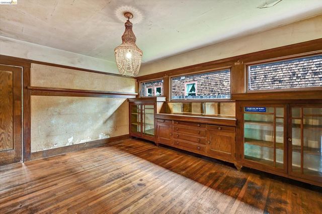 2219 Derby St, Berkeley, CA 94705