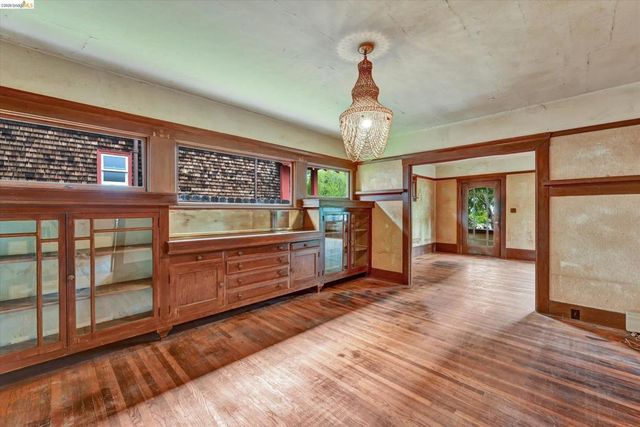 2219 Derby St, Berkeley, CA 94705