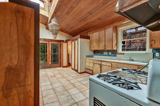 2219 Derby St, Berkeley, CA 94705