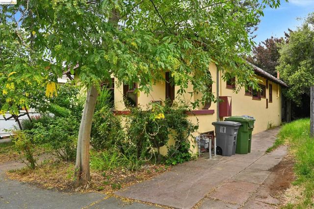 2219 Derby St, Berkeley, CA 94705