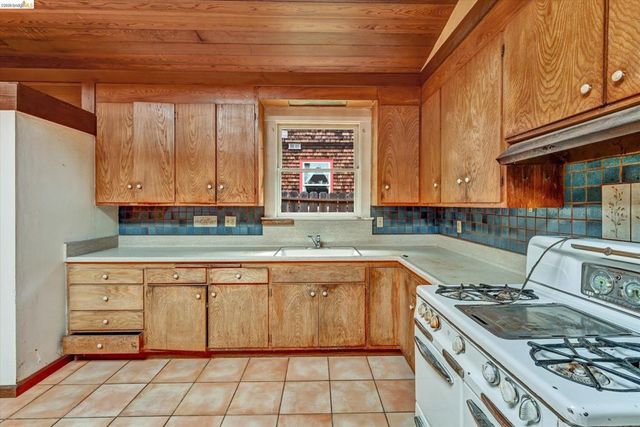2219 Derby St, Berkeley, CA 94705