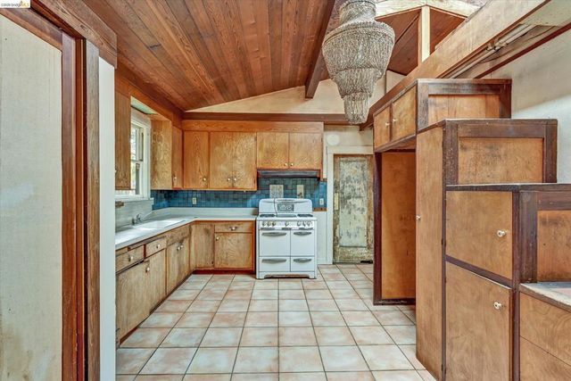 2219 Derby St, Berkeley, CA 94705