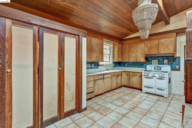2219 Derby St, Berkeley, CA 94705