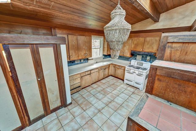 2219 Derby St, Berkeley, CA 94705