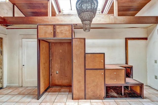 2219 Derby St, Berkeley, CA 94705