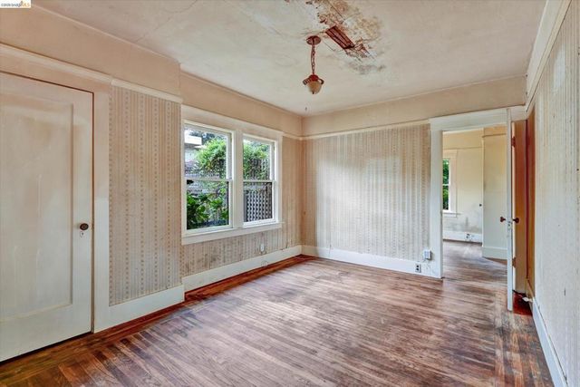 2219 Derby St, Berkeley, CA 94705
