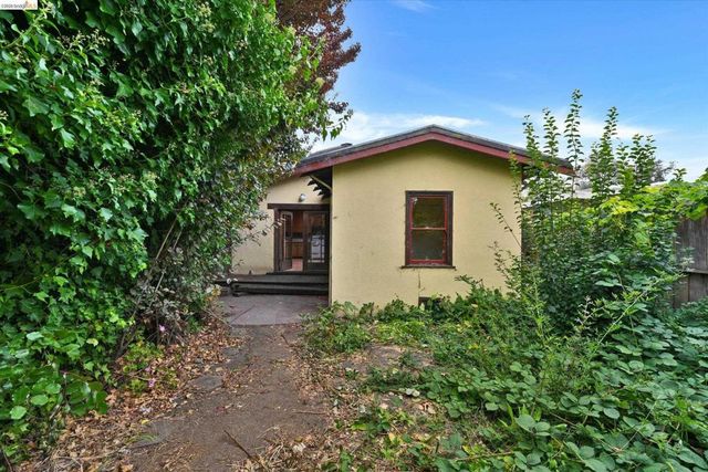 2219 Derby St, Berkeley, CA 94705