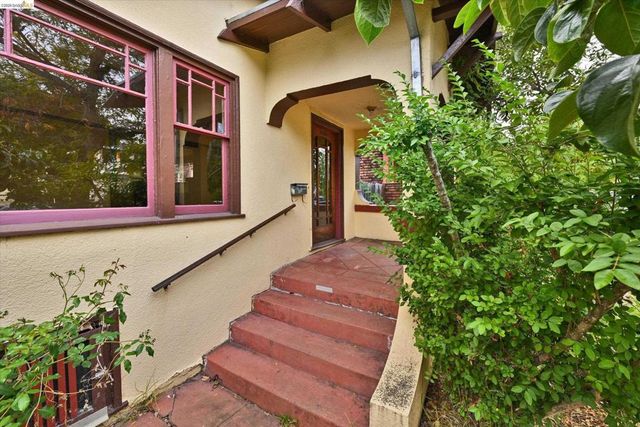 2219 Derby St, Berkeley, CA 94705
