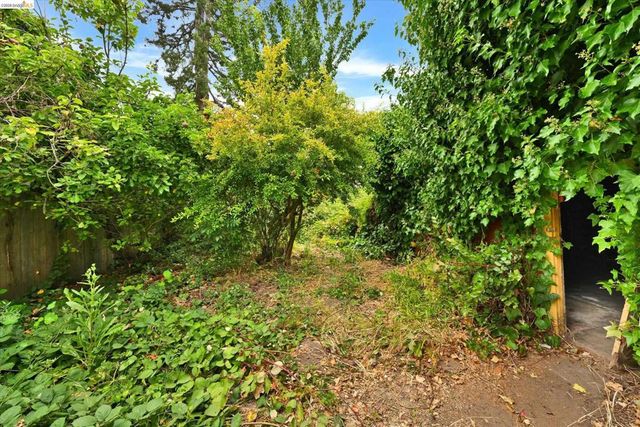 2219 Derby St, Berkeley, CA 94705