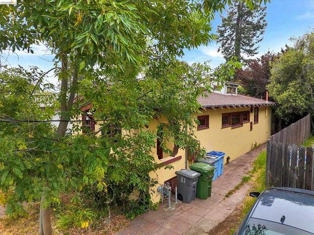 2219 Derby St, Berkeley, CA 94705