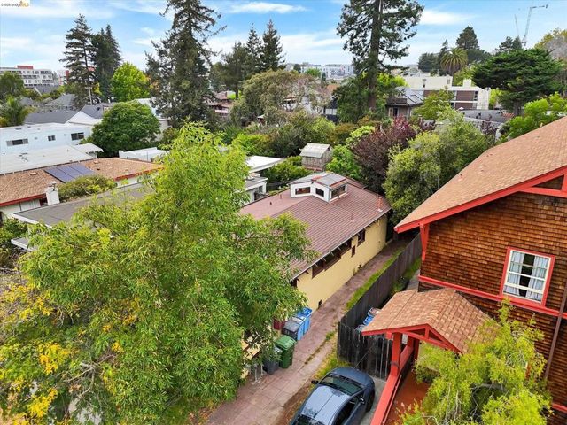 2219 Derby St, Berkeley, CA 94705