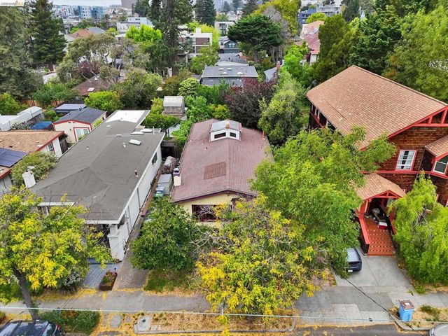 2219 Derby St, Berkeley, CA 94705