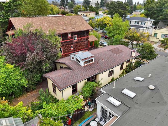 2219 Derby St, Berkeley, CA 94705