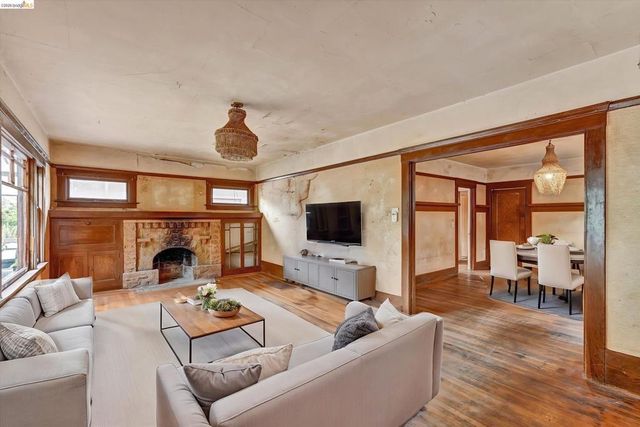 2219 Derby St, Berkeley, CA 94705