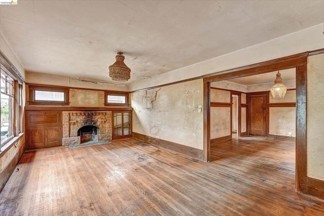 2219 Derby St, Berkeley, CA 94705