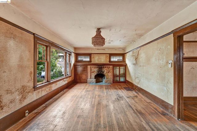 2219 Derby St, Berkeley, CA 94705