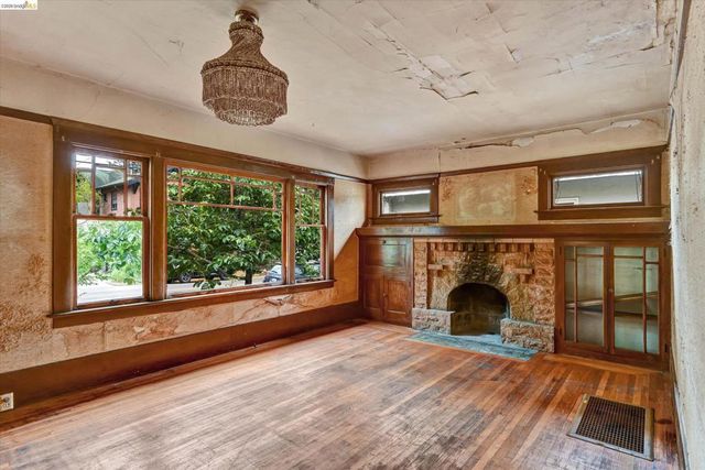 2219 Derby St, Berkeley, CA 94705
