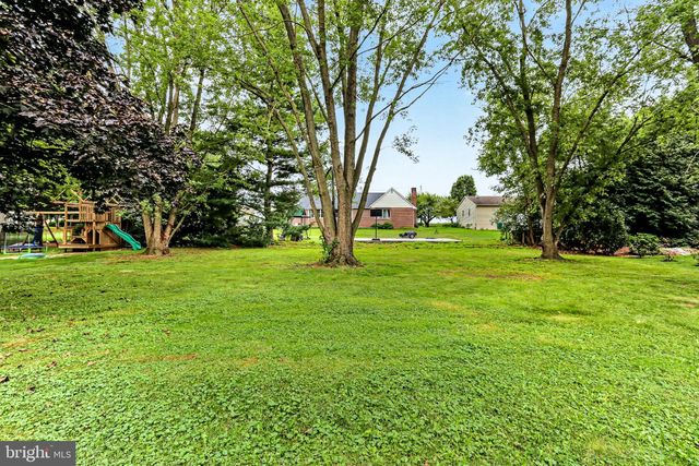 30 BUTTONWOOD DR, Lititz, PA 17543