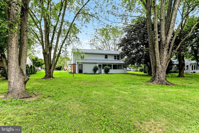 30 BUTTONWOOD DR, Lititz, PA 17543