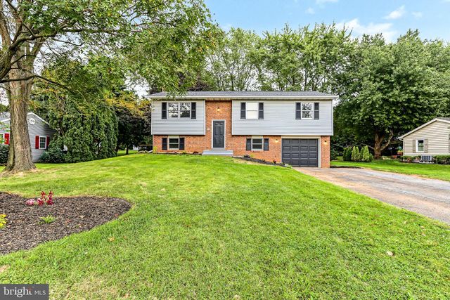 30 BUTTONWOOD DR, Lititz, PA 17543
