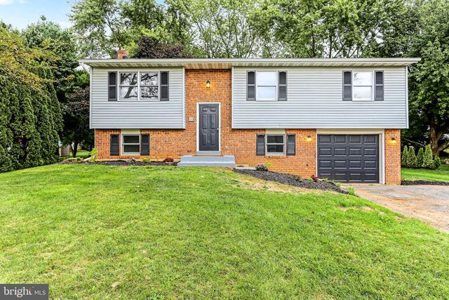30 BUTTONWOOD DR, Lititz, PA 17543