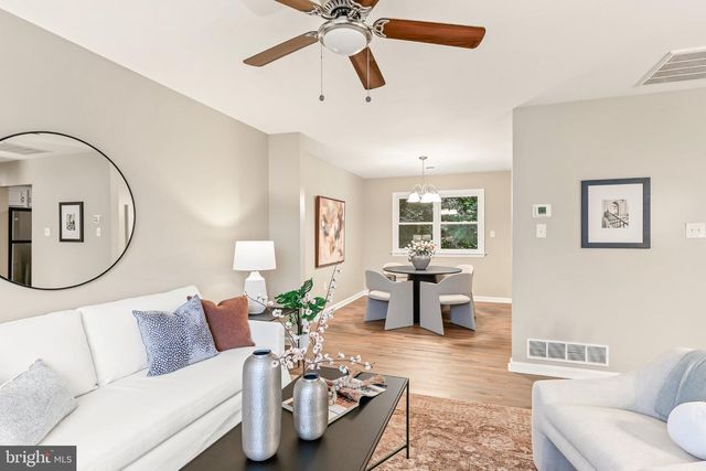 30 BUTTONWOOD DR, Lititz, PA 17543