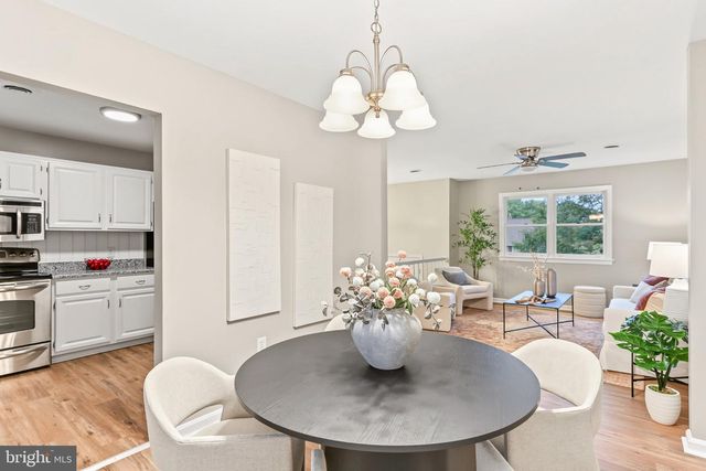 30 BUTTONWOOD DR, Lititz, PA 17543