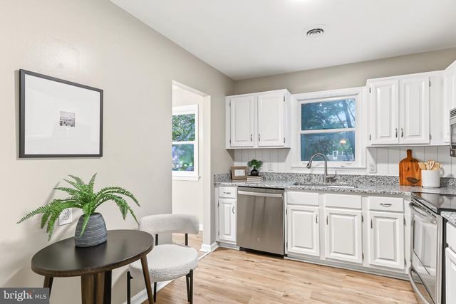30 BUTTONWOOD DR, Lititz, PA 17543