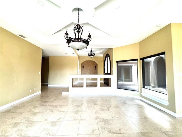 2438 Leanna Denae Avenue, Mission, TX 78572