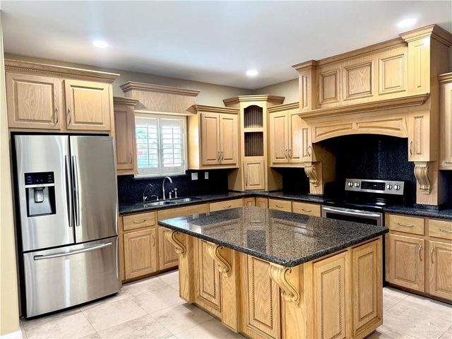 2438 Leanna Denae Avenue, Mission, TX 78572
