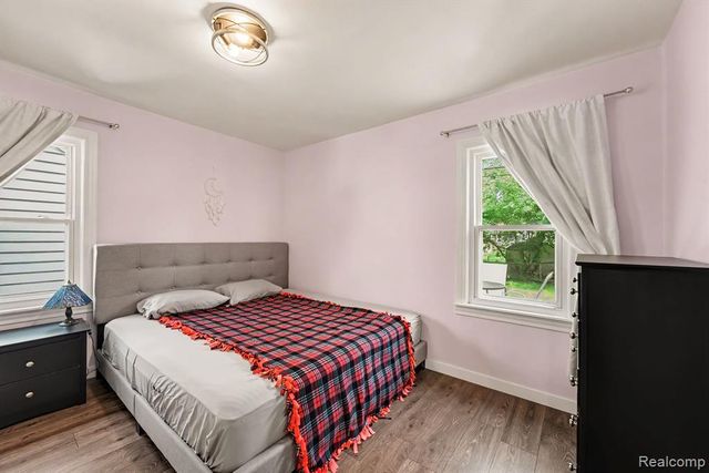 2904 Crooks Road, Royal Oak, MI 48073