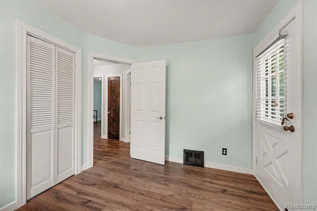2904 Crooks Road, Royal Oak, MI 48073