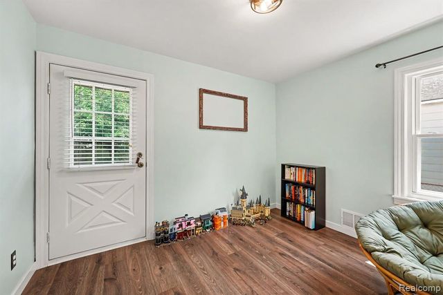 2904 Crooks Road, Royal Oak, MI 48073