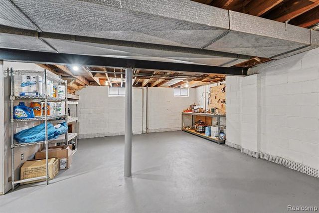 2904 Crooks Road, Royal Oak, MI 48073