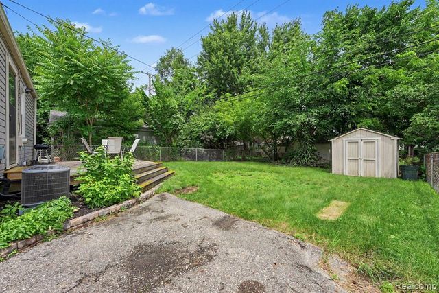 2904 Crooks Road, Royal Oak, MI 48073