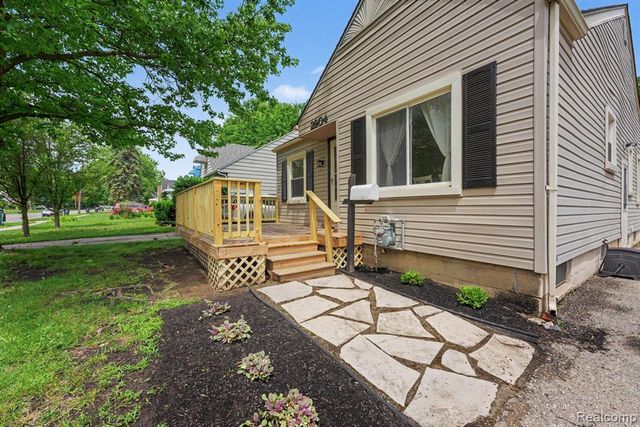 2904 Crooks Road, Royal Oak, MI 48073