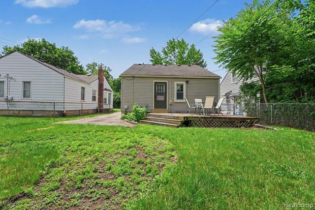 2904 Crooks Road, Royal Oak, MI 48073