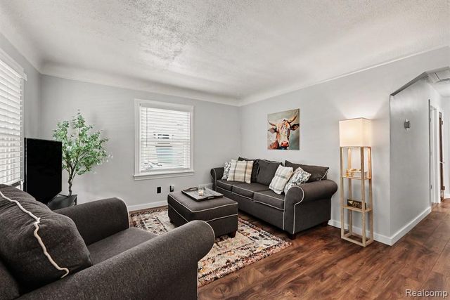 2904 Crooks Road, Royal Oak, MI 48073