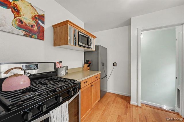 2904 Crooks Road, Royal Oak, MI 48073