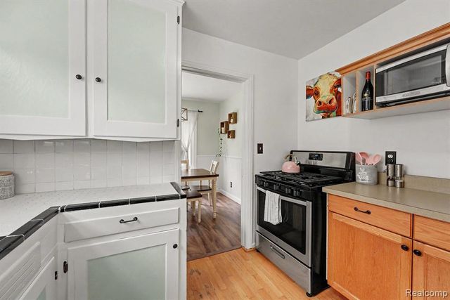 2904 Crooks Road, Royal Oak, MI 48073