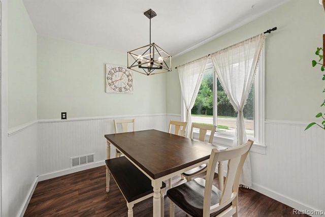 2904 Crooks Road, Royal Oak, MI 48073